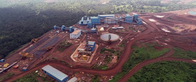 Crushing and washing plant for iron ore at the Khondbond iron ore mine in India