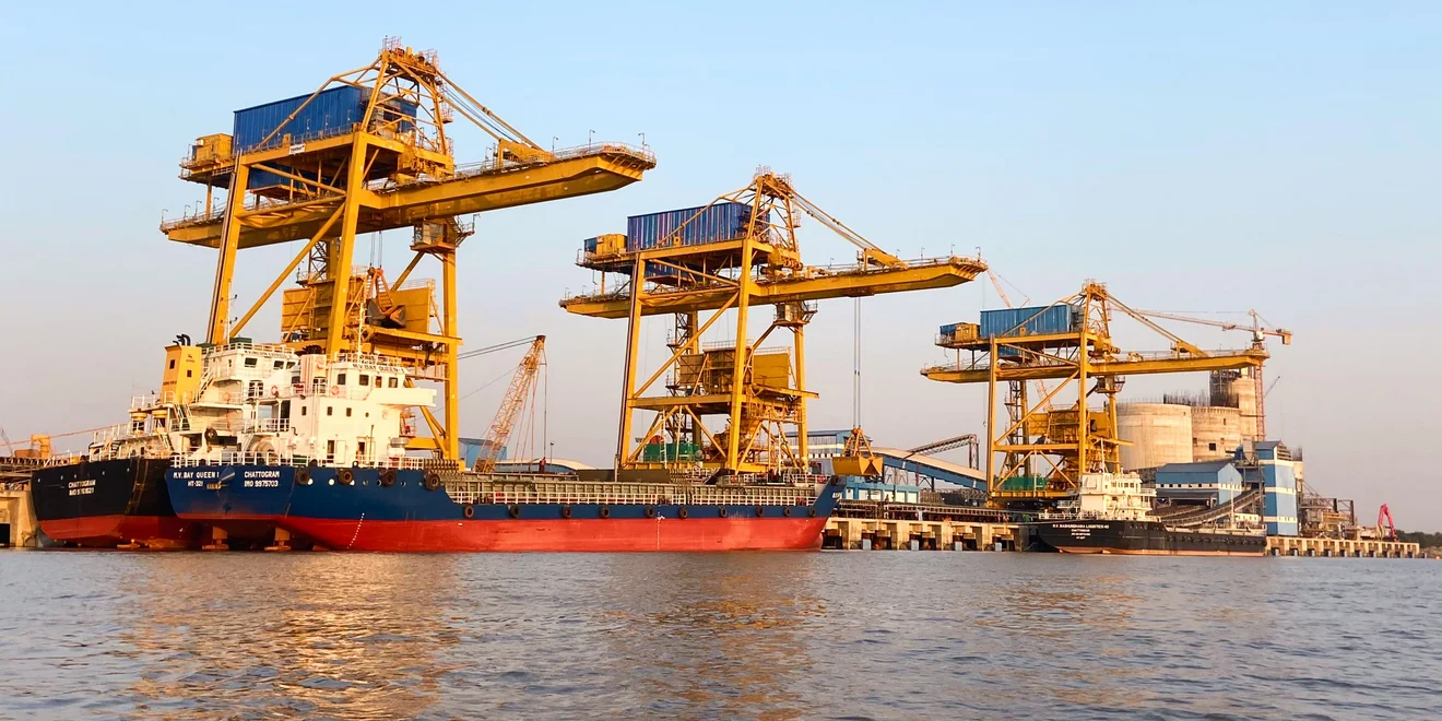 TAKRAF Ship Unloader for coal and limestone in Bangladesh.