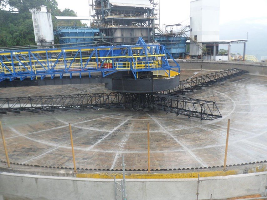 1 x 60 m (200 ft) DELKOR high-rate thickener retrofit to replace the existing 40-year old equipment at an iron ore processing facility in Mexico. The existing tank was re-used and retrofit with a DELKOR feedwell, drive and mechanisms for increased process capacity.