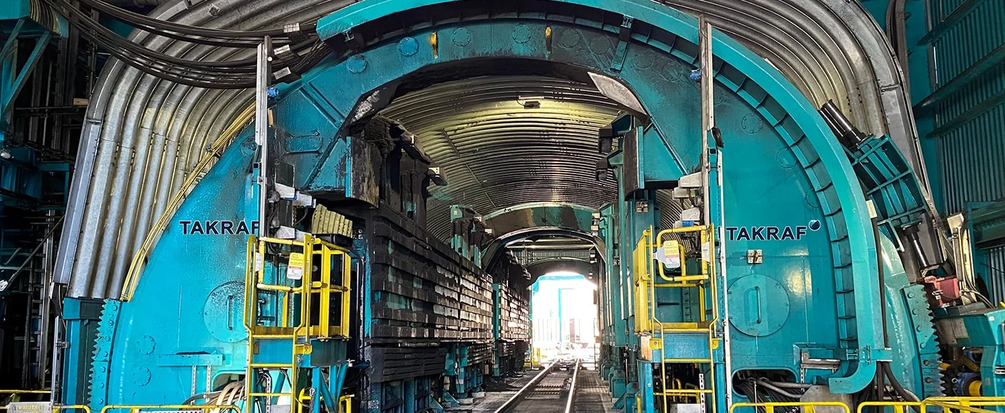 Tandem O-type tippler for handling wagons of different sizes.