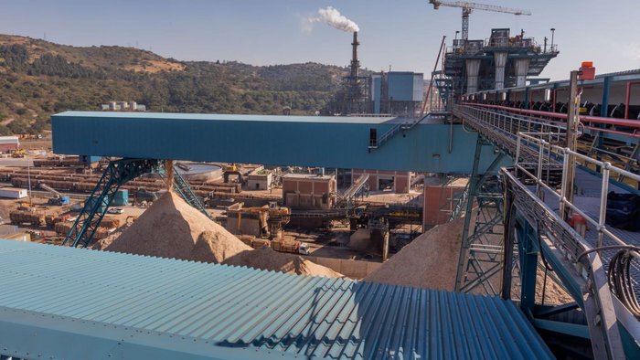 The picture shows a TAKRAF material handling plant for woodchips in South Africa.