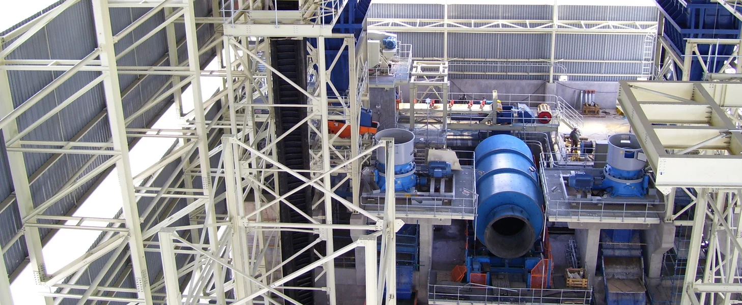 High-level view of a TAKRAF roller-supported scrubber installation