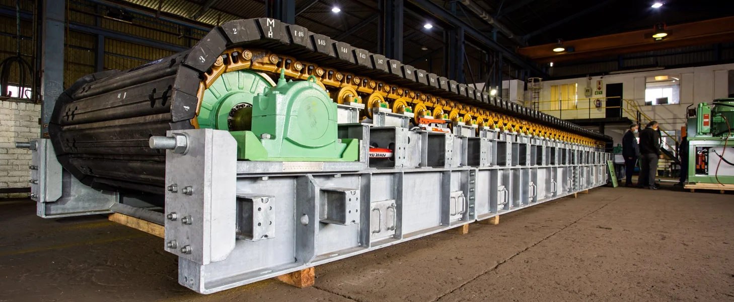 2.4 m wide x 15 m long TAKRAF apron feeder for an underground operation.