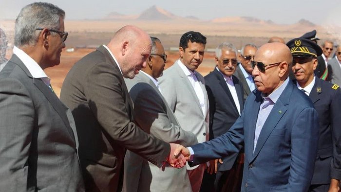 The picture shows our TAKRAF Sales Manager, Norbert Neumann, shaking hands with the President of State, Mohamed Ould Ghazouani. 
