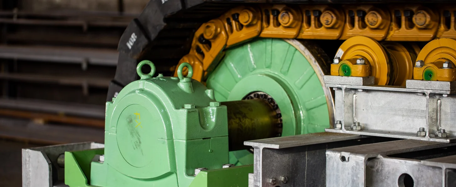 TAKRAF apron feeder tail shaft section.