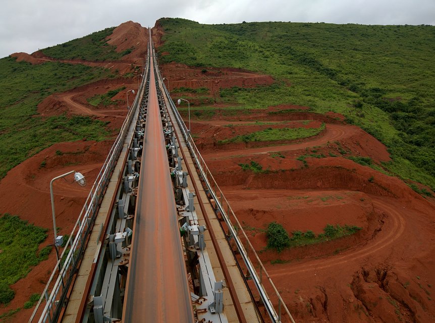 conveyor system moving bauxite ore