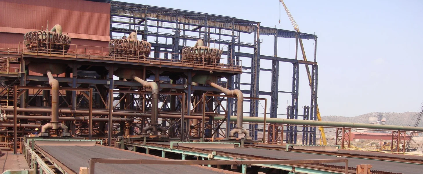 DELKOR Horizontal Vacuum Belt Filter for iron ore concentrate slurry filtration. DELKOR Horizontal Vacuum Belt Filter for iron ore concentrate slurry filtration.