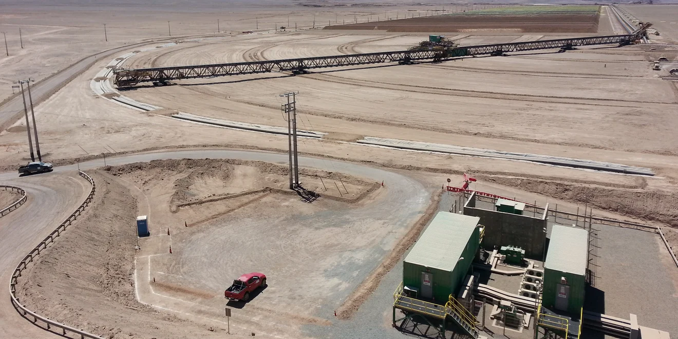 TAKRAF Mobile Stacking Bridge tunring at leach pad