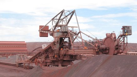 Combined bucket-wheel stacker and reclaimer for iron ore