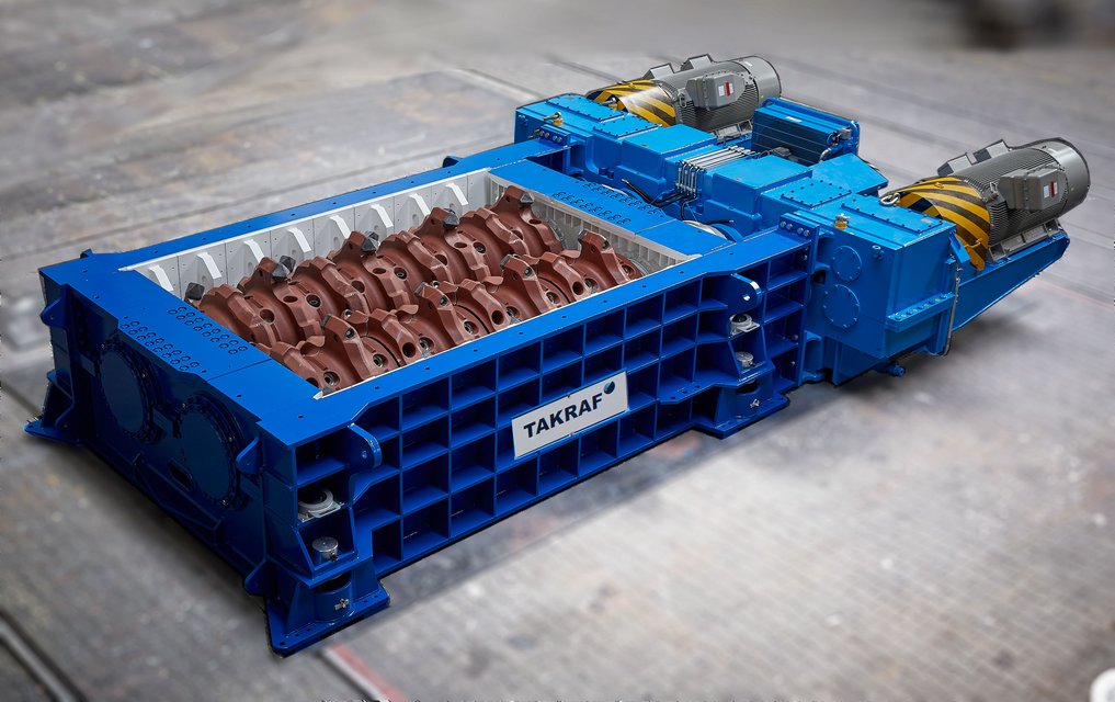 Picture shows a TAKRAF X-TREME Class Sizer for bauxite with a capacity of 3,600 t/h. It is designed for superior durability in the harshest of conditions.