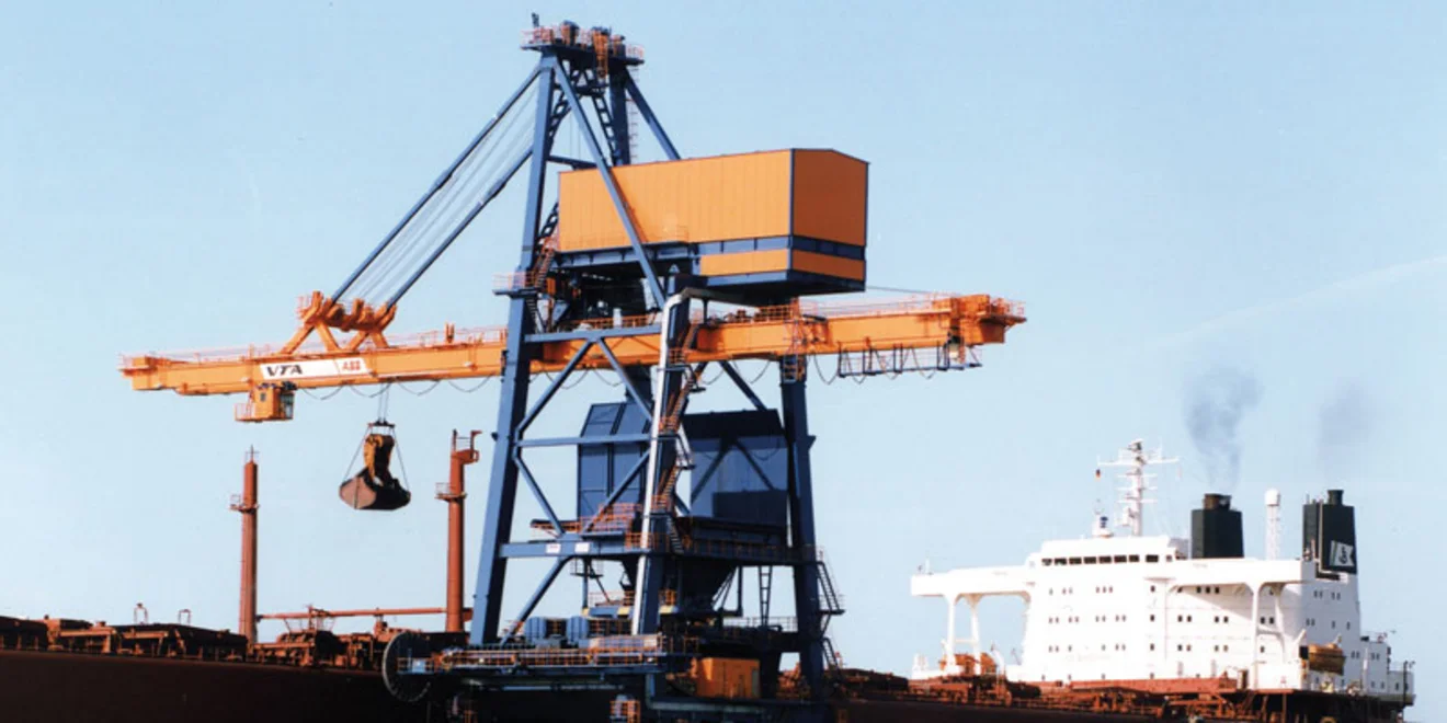 Grab type ship unloader in Germany.
