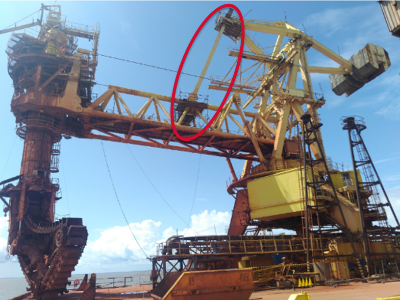 The TAKRAF Continuous Ship Unloader (CSU) commissioned in 2002 showing the tie rods that needed replacement. 